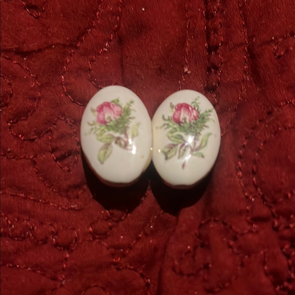 Ceramic clip on earrings roses with 22k Gold Trim vintage